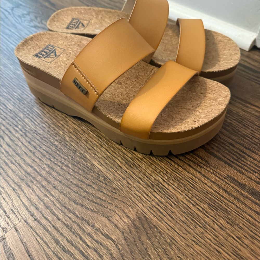 Reef Women's Cushion Vista Higher Sandals in Natural NWOB